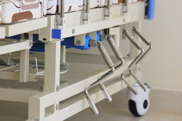 giường bệnh nhân có bô vệ sinh NIKITA DCN04