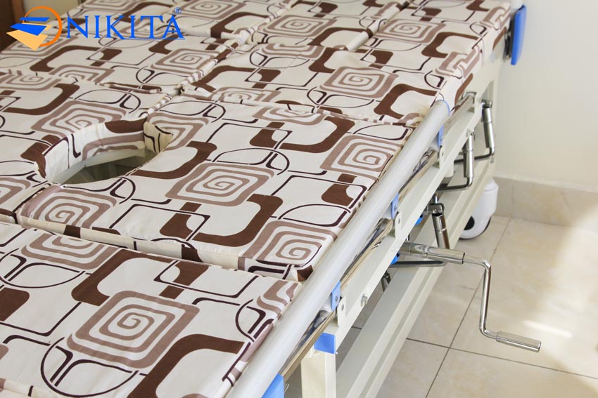 Giường y tế có bô vệ sinh NIKITA DCN04