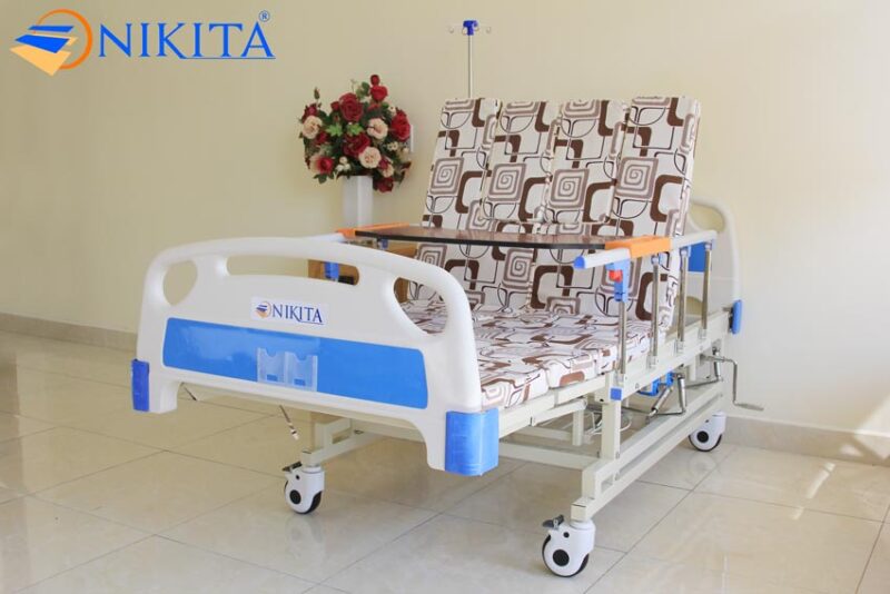 Giường y tế có bô vệ sinh NIKITA DCN04