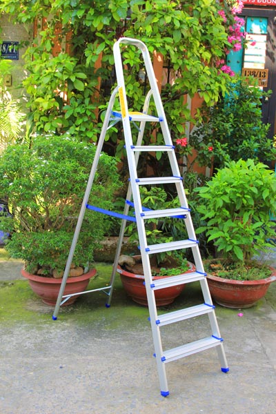 Thang ghế nhôm tay vịn NIKITA